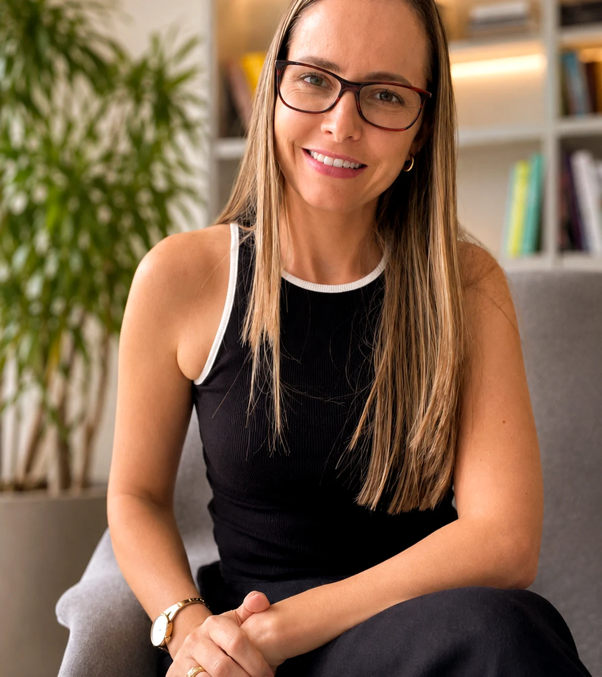 Camila Nunes, psicóloga em Petrópolis, em seu consultório